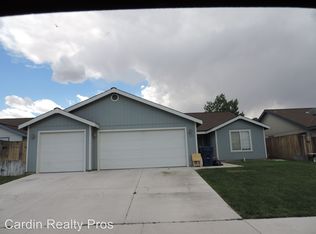1633 Meadows Ave, Fernley, NV 89408
