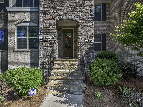 3rd image of 16032 Alsace Dr