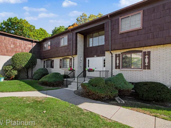 29990 Wildbrook Dr #203, Southfield, MI 48034