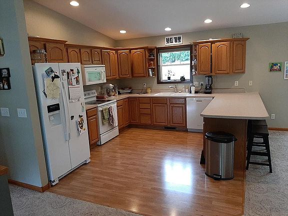 3rd image of 330 N Pine St