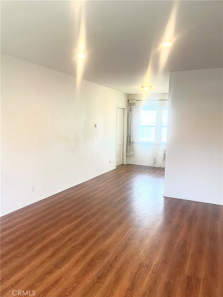 1 bed, 700 sqft, $1,950 — Photo 3