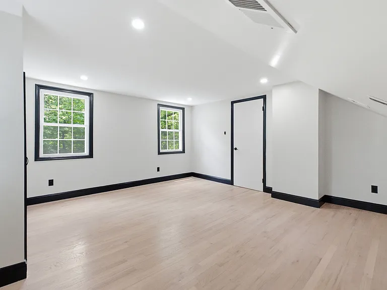 10 Hilsinger Rd — Photo 16