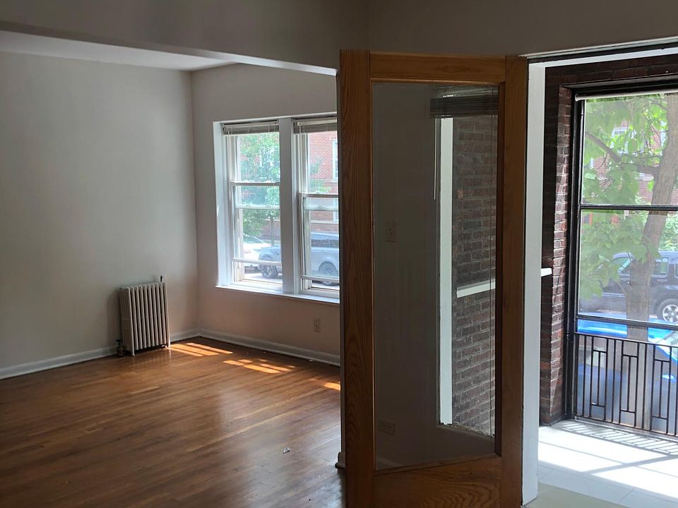 Living/dining area