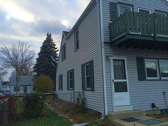 2nd image of 1004 S 113th St