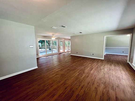 2nd image of 2208 Yaupon Dr