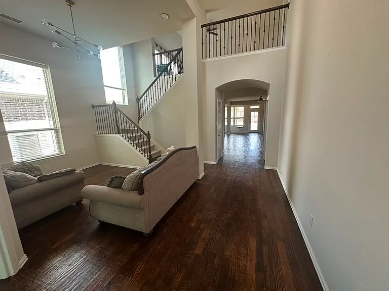 2642 Calmwood Dr — Photo 3