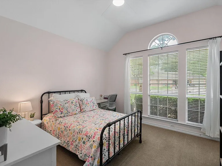 1702 Forest Bend Ln — Photo 27