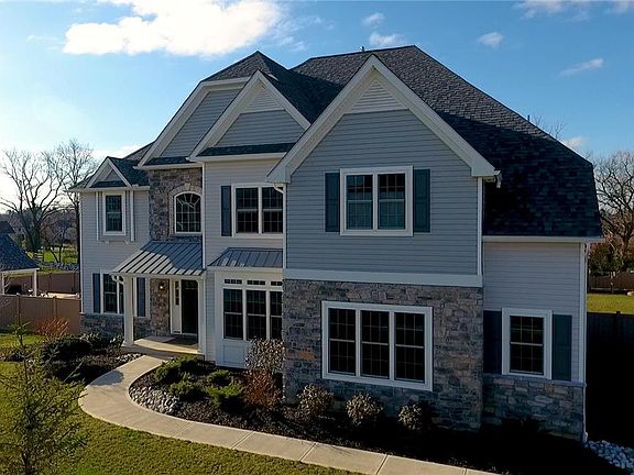 3rd image of 4315 Belmont Dr