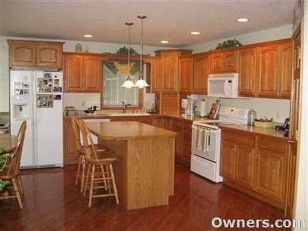 Oak cabinets, island & pantry