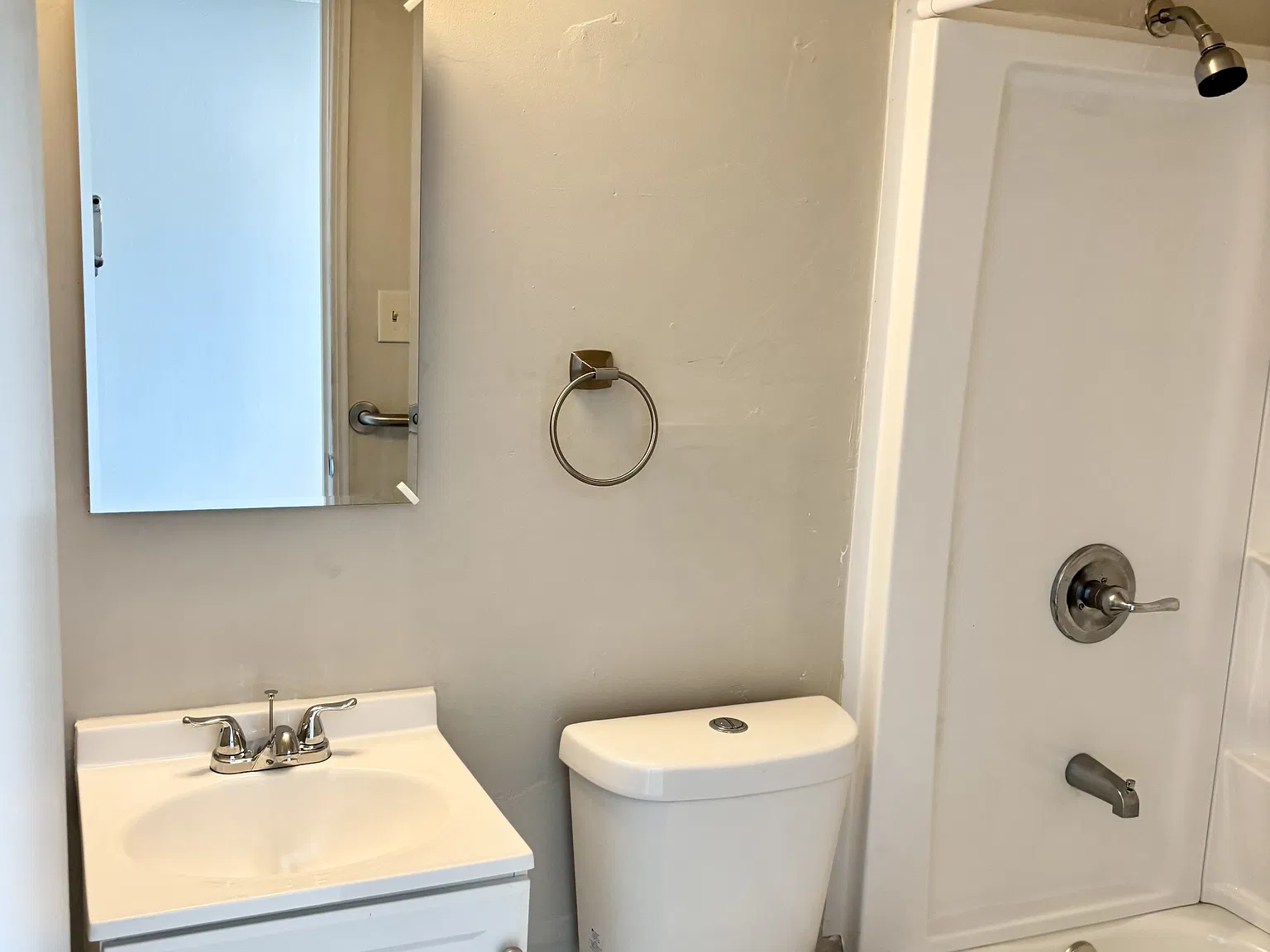 1280 University Avenue - B — Photo 4