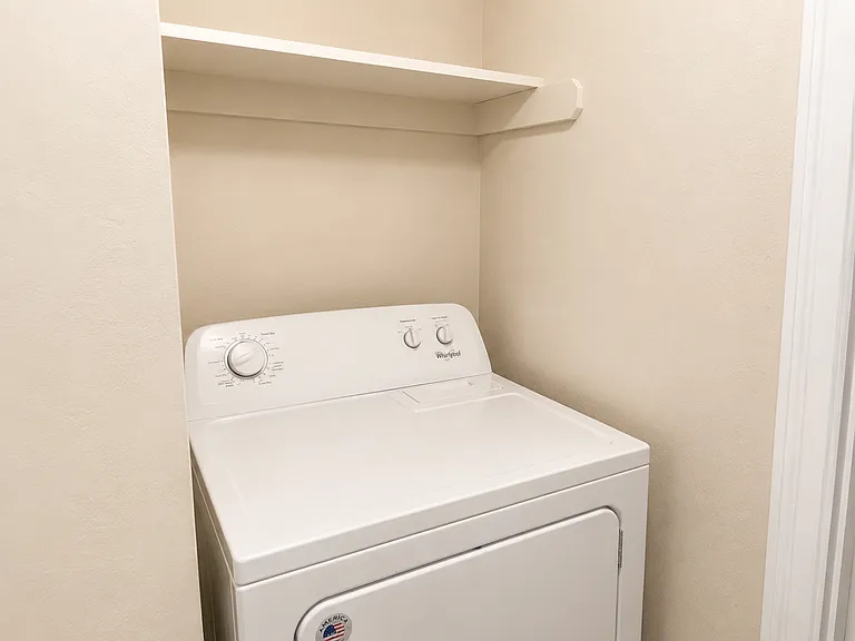 Willow Creek Apartments — Photo 36