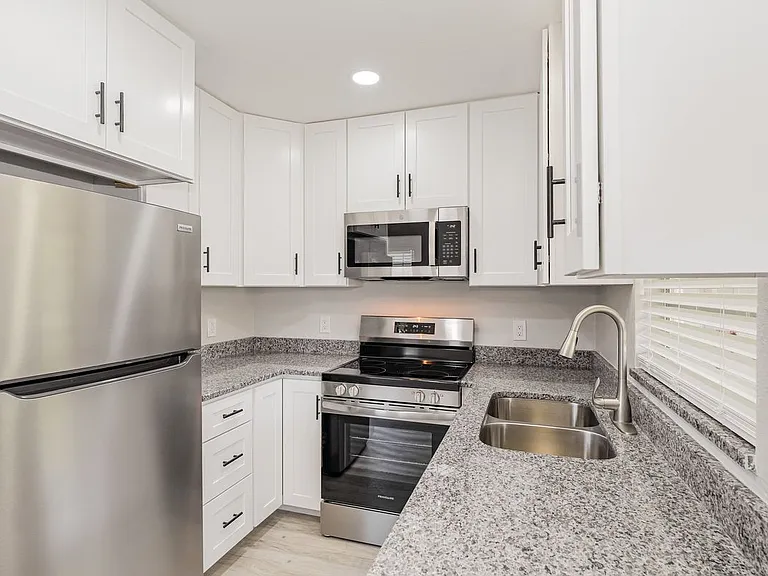 122 Niemira Ave — Photo 17