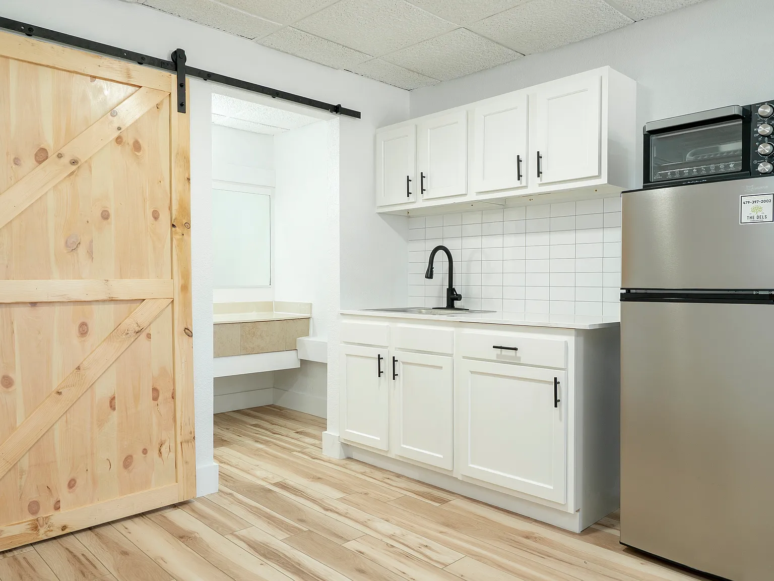Studio, 350 sqft, $695 — Photo 1