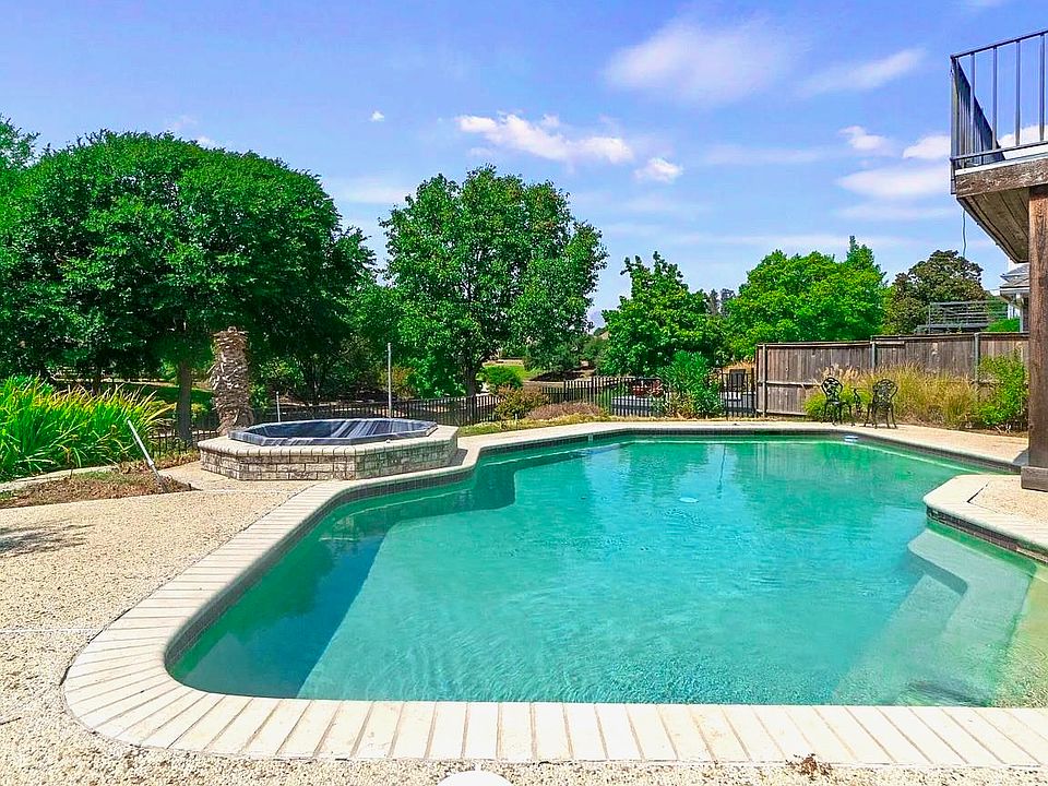 1st image of 841 Canyon Crest Dr