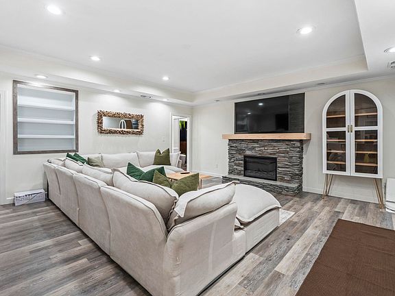 5th image of 6125 R C Sarvis Ln.