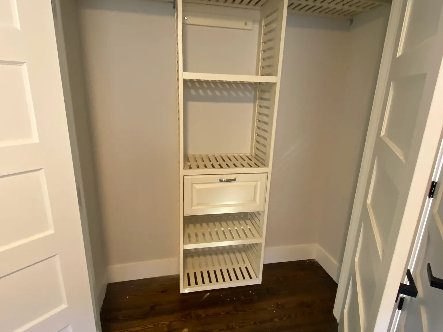 2 bed, 800 sqft, $3,700 — Photo 2