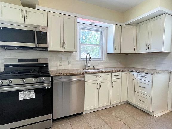 5th image of 408 Ryders Ln