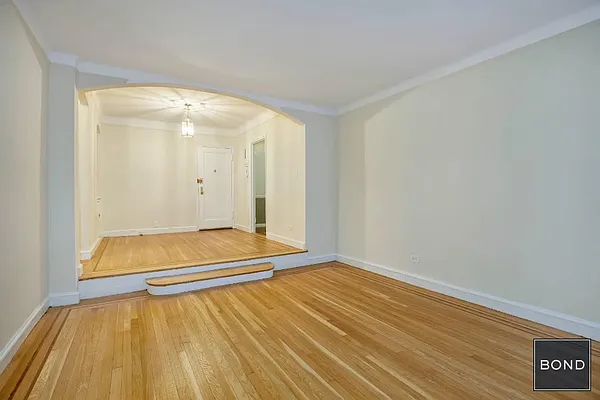 Sold by Bond New York | media 4