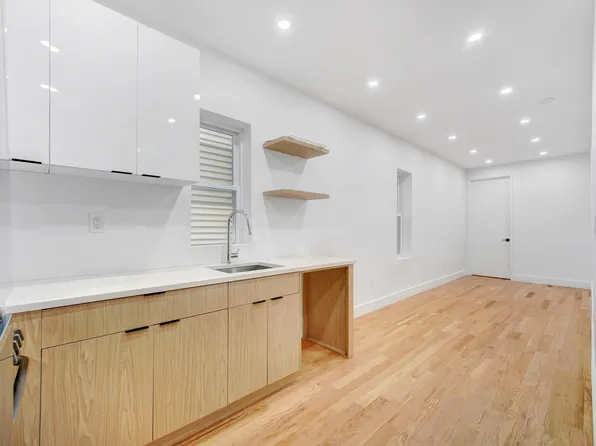 151 Williams Avenue image 3 of 14