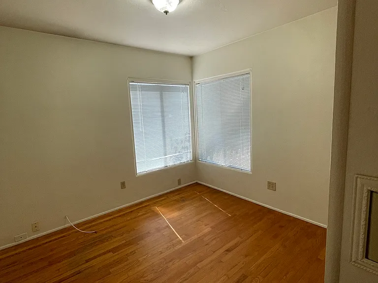 Aragon Dr — Photo 23