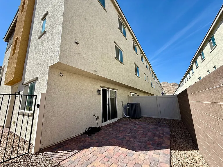 3720 Brilliant Sunset St — Photo 32