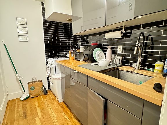 4th image of 341 E 19th St APT D