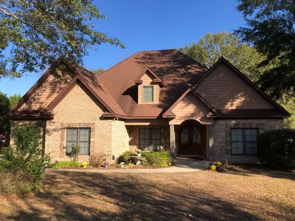 1 Woodmere Dr, Dothan, AL 36305