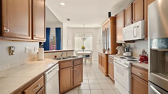 1555 Marigny Ave — Photo 5