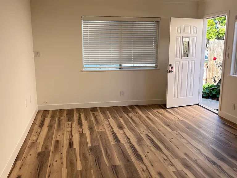 12 Greenwood Ln #1 — Photo 2