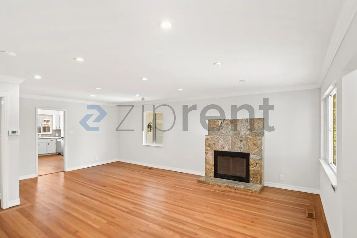 3 bed, 1373 sqft, $4,650 — Photo 4