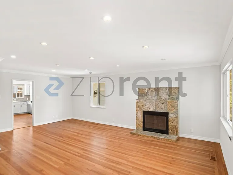 1443 Jeffery Ave — Photo 4
