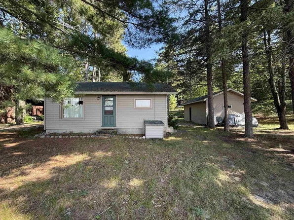 3147 Lakeshore Drive, Oxford, WI 53952
