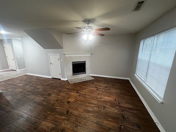 2nd image of 869 W Peachtree Dr #869