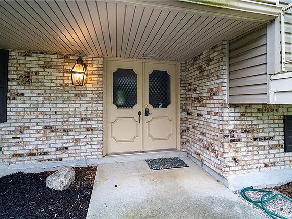 2nd image of 1850 Highland Meadows Dr