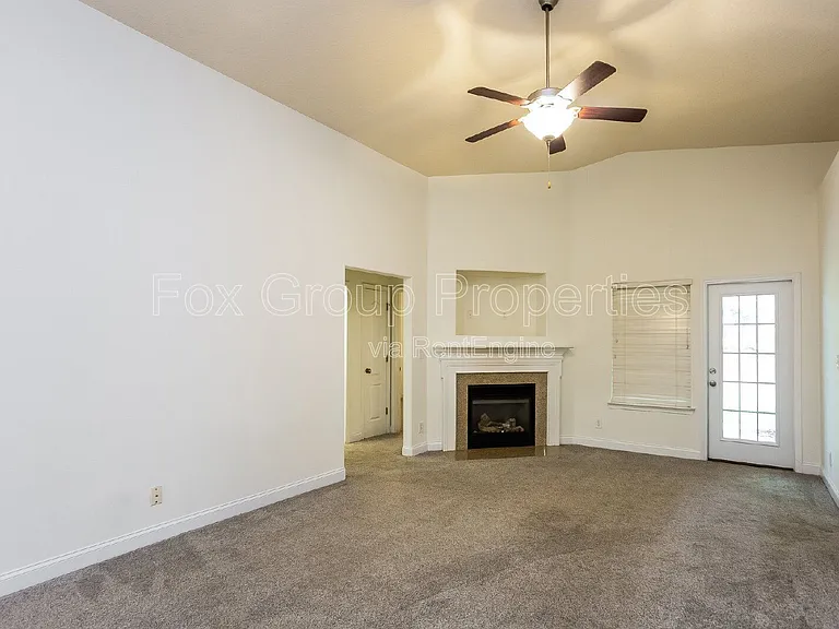 7224 Caley St — Photo 10