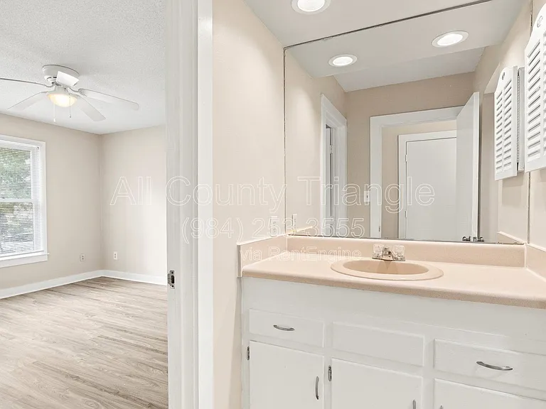 1619 Budwood Dr — Photo 17