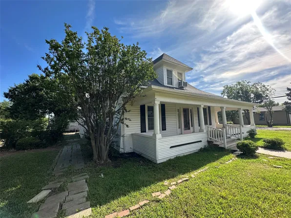 300 W Oak St, Gunter, TX 75058