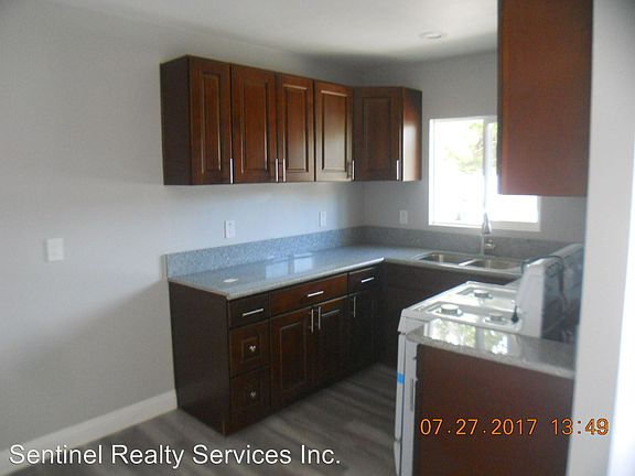 3rd image of 2135 E Oakland Ave
