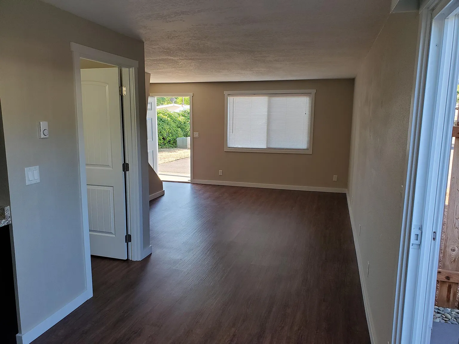 2 bed, 1.5 bath, 900 sqft, $1,375 — Photo 4