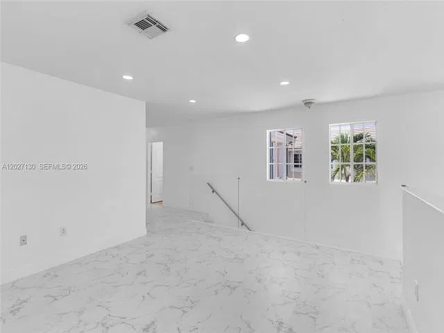 3 bed, 2.0 bath, 2641 sqft, $4,500 — Photo 4