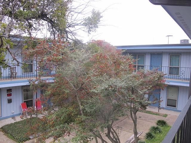 1st image of 425 S Oak St #208