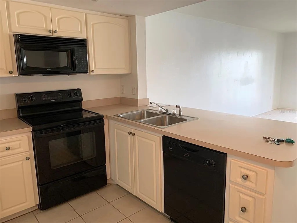 2 bed, 2.0 bath, 886 sqft, $1,350 — Photo 4