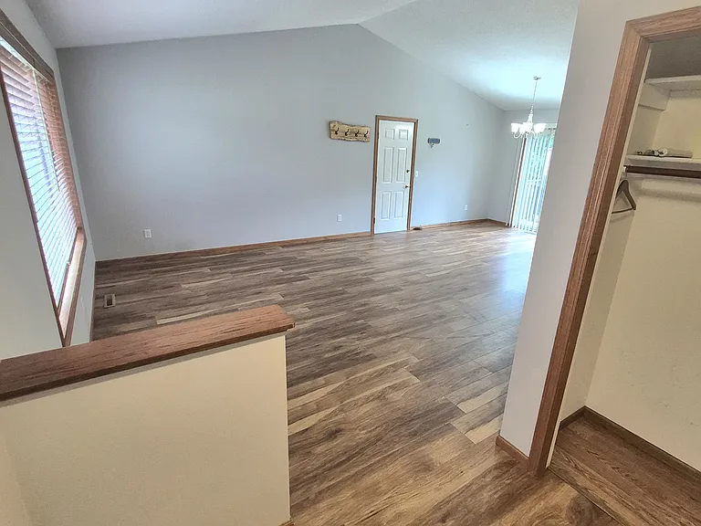 507 Gumtree St NE — Photo 2