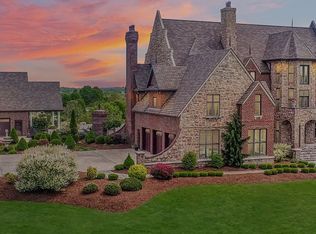 100 Dunrobin Ln, Irwin, PA 15642