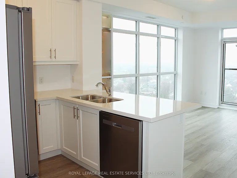 460 Dundas St E #1102 — Photo 12