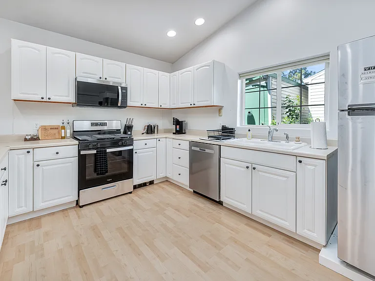 438 S Ella Ave #B — Photo 6