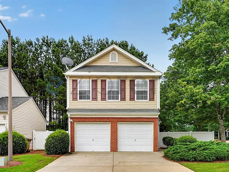 100 Oak Grove Pl — Photo 1