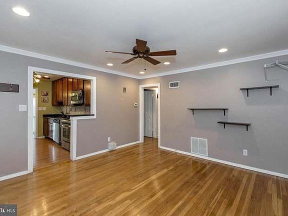 3rd image of 1203 Simmons Dr