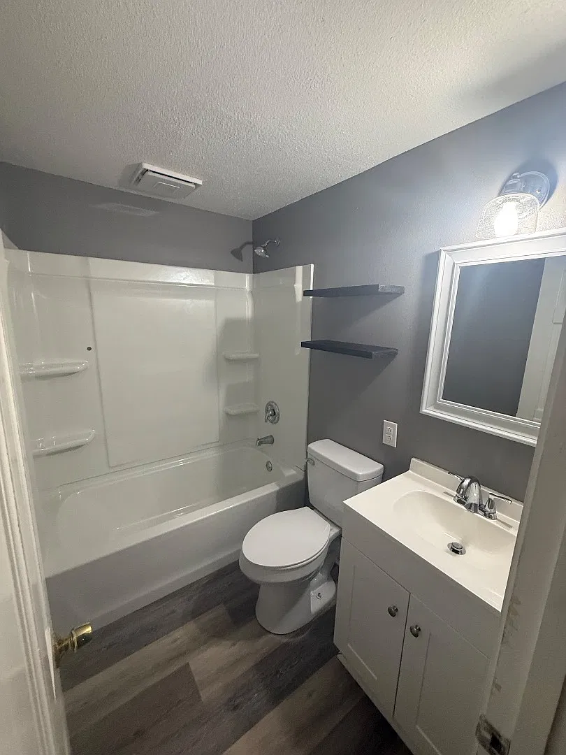 202 E Woodlawn St - Unit 4 — Photo 3