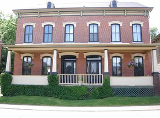 1325 Bluff St, Dubuque, IA 52001